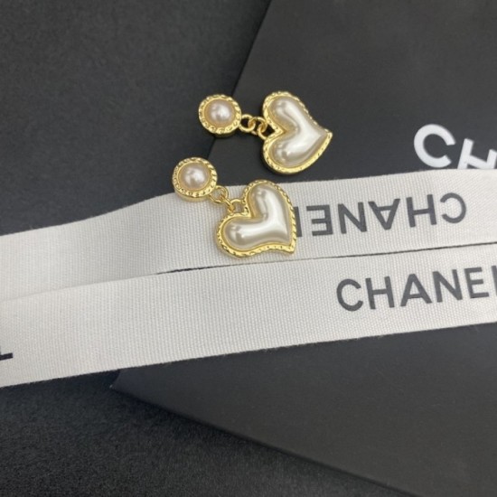 Happy point 2022 CHANEL Chanel earrings Happy point 2022 CHANEL Chanel earrings