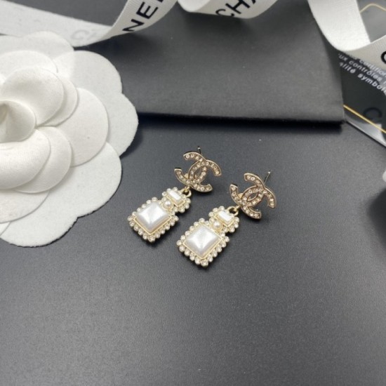 Seasonal style 2022 CHANEL Chanel earrings Seasonal style 2022 CHANEL Chanel earrings