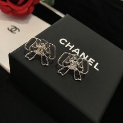 Overwhelmingly popular 2022 CHANEL Chanel earrings