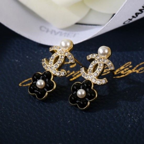 Presence group 2022 CHANEL Chanel earrings Presence group 2022 CHANEL Chanel earrings