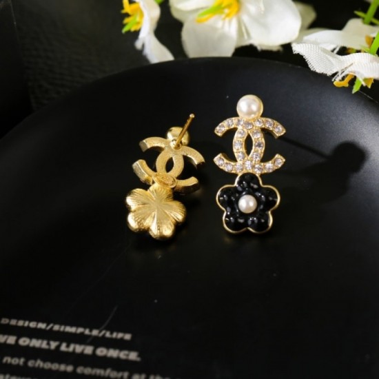 Presence group 2022 CHANEL Chanel earrings Presence group 2022 CHANEL Chanel earrings