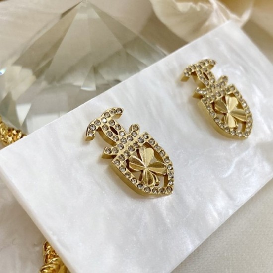Prompt ◆ Luxury 2022 CHANEL Chanel Earrings Prompt ◆ Luxury 2022 CHANEL Chanel Earrings