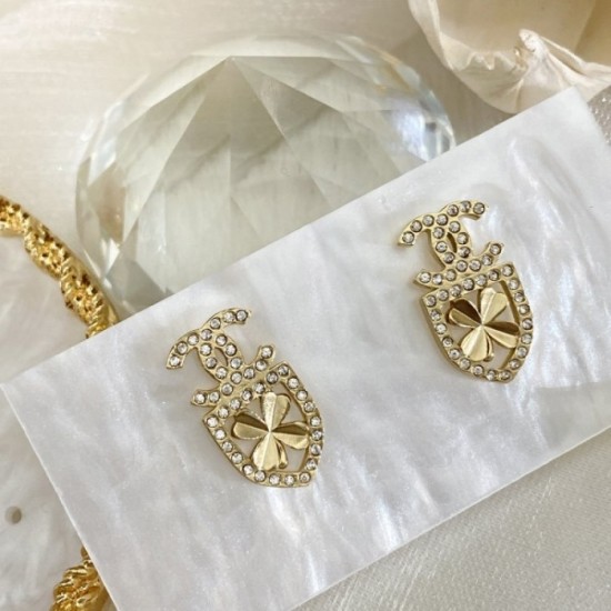Prompt ◆ Luxury 2022 CHANEL Chanel Earrings Prompt ◆ Luxury 2022 CHANEL Chanel Earrings