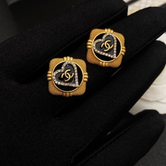 Overwhelming luxury 2022 CHANEL Chanel earrings Overwhelming luxury 2022 CHANEL Chanel earrings