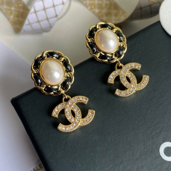 Attractive beauty goods 2022 CHANEL Chanel earrings Attractive beauty goods 2022 CHANEL Chanel earrings