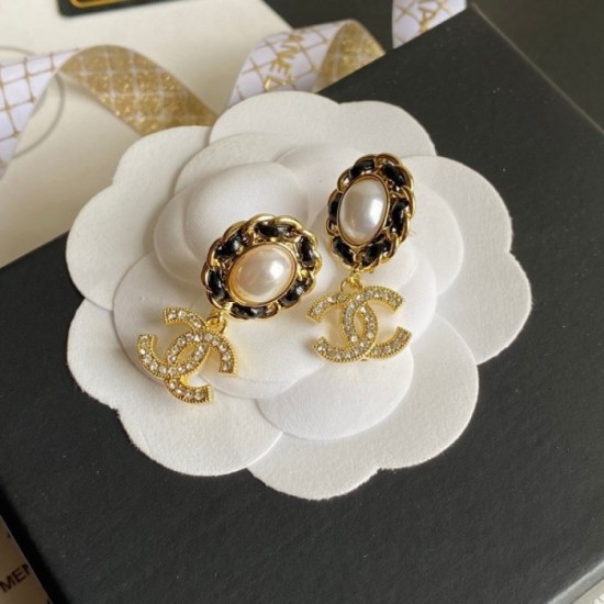 Attractive beauty goods 2022 CHANEL Chanel earrings Attractive beauty goods 2022 CHANEL Chanel earrings