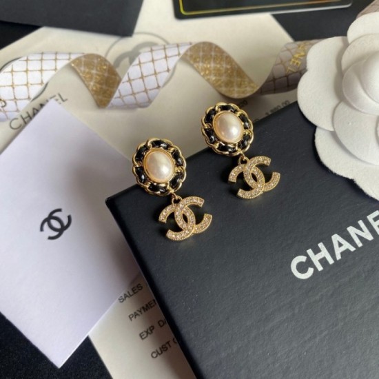 Attractive beauty goods 2022 CHANEL Chanel earrings Attractive beauty goods 2022 CHANEL Chanel earrings