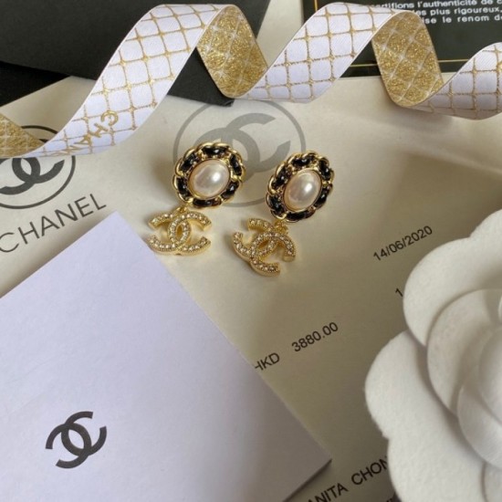 Attractive beauty goods 2022 CHANEL Chanel earrings Attractive beauty goods 2022 CHANEL Chanel earrings