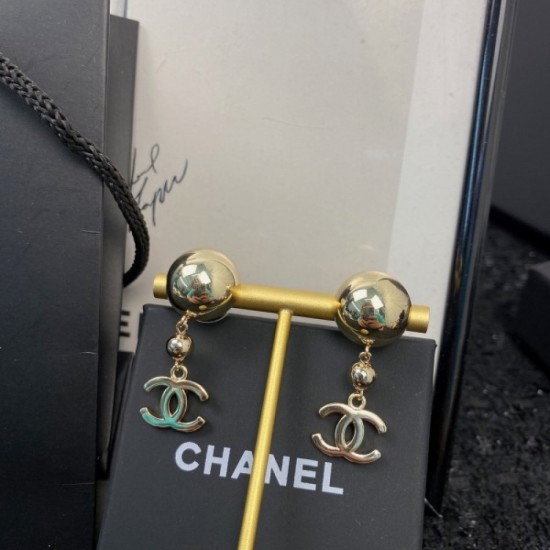 2022 CHANEL Chanel earrings that are too casual 2022 CHANEL Chanel earrings that are too casual