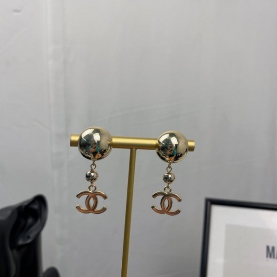 2022 CHANEL Chanel earrings that are too casual 2022 CHANEL Chanel earrings that are too casual
