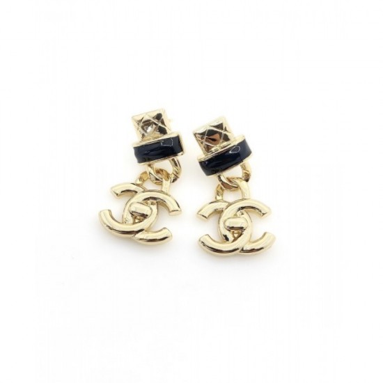 Recommended outfit 2022 CHANEL Chanel earrings Recommended outfit 2022 CHANEL Chanel earrings