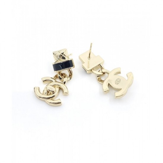 Recommended outfit 2022 CHANEL Chanel earrings Recommended outfit 2022 CHANEL Chanel earrings