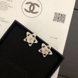 Spring-like seasonal feeling 2022 CHANEL Chanel earrings