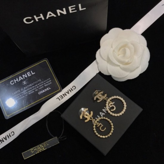 Trend color 2022 CHANEL Chanel earrings Trend color 2022 CHANEL Chanel earrings