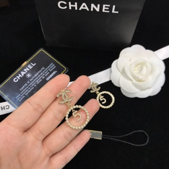 Trend color 2022 CHANEL Chanel earrings Trend color 2022 CHANEL Chanel earrings
