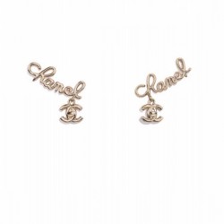 I want to pay particular attention to 2022 CHANEL Chanel earrings