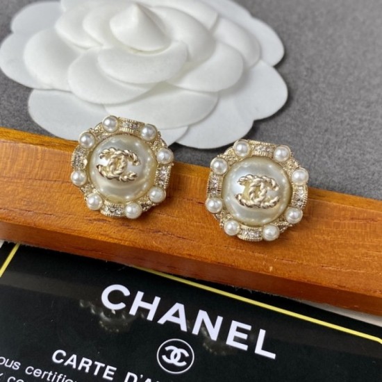 2022 CHANEL Chanel earrings becoming mainstream 2022 CHANEL Chanel earrings becoming mainstream