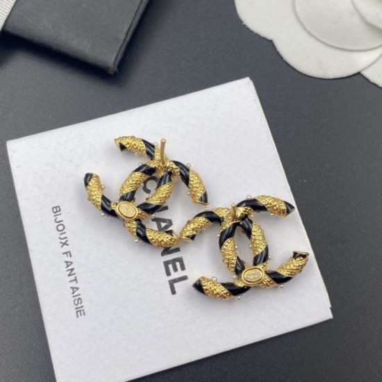 2022 CHANEL Chanel earrings with a neat feeling 2022 CHANEL Chanel earrings with a neat feeling