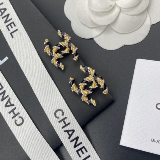 2022 CHANEL Chanel earrings with a neat feeling 2022 CHANEL Chanel earrings with a neat feeling
