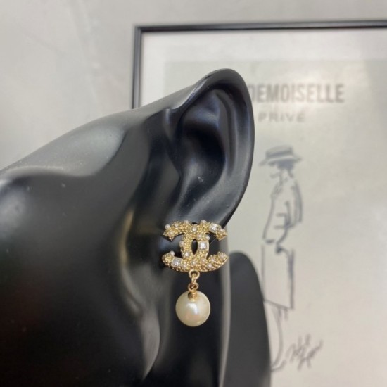 Standing strong 2022 CHANEL Chanel earrings Standing strong 2022 CHANEL Chanel earrings