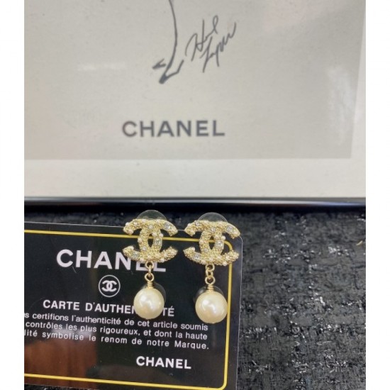 Standing strong 2022 CHANEL Chanel earrings Standing strong 2022 CHANEL Chanel earrings