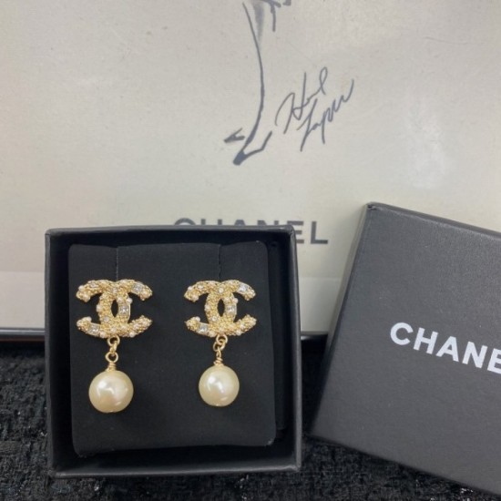 Standing strong 2022 CHANEL Chanel earrings Standing strong 2022 CHANEL Chanel earrings