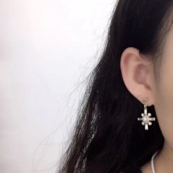 2022 CHANEL Chanel earrings with a sense of omission