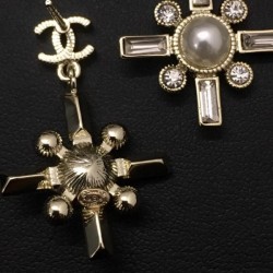 2022 CHANEL Chanel earrings with a sense of omission