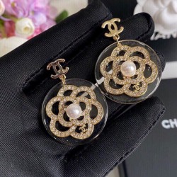 2022 CHANEL Chanel earrings that express individuality