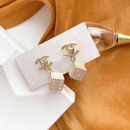 Longing brand 2022 CHANEL Chanel earrings Longing brand 2022 CHANEL Chanel earrings