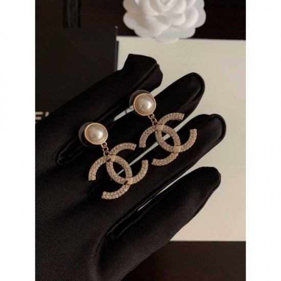 2022 CHANEL Chanel earrings attracting attention in early spring 2022 CHANEL Chanel earrings attracting attention in early spring