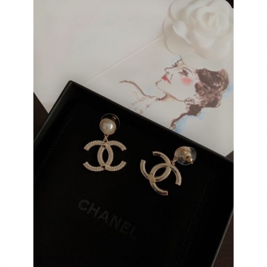 2022 CHANEL Chanel earrings attracting attention in early spring 2022 CHANEL Chanel earrings attracting attention in early spring