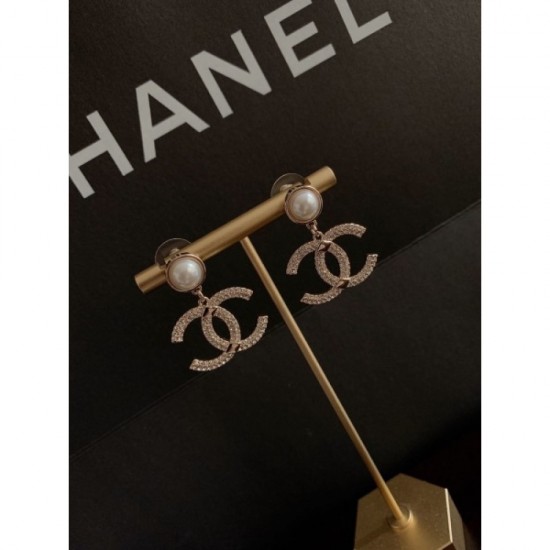 2022 CHANEL Chanel earrings attracting attention in early spring 2022 CHANEL Chanel earrings attracting attention in early spring