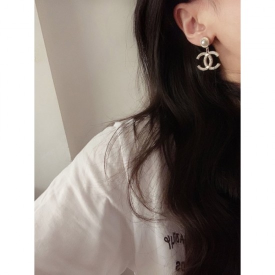 2022 CHANEL Chanel earrings attracting attention in early spring 2022 CHANEL Chanel earrings attracting attention in early spring