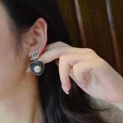 Gift to give CHANEL Chanel 2022AW Earrings