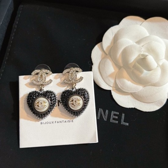 Gift to give CHANEL Chanel 2022AW Earrings Gift to give CHANEL Chanel 2022AW Earrings
