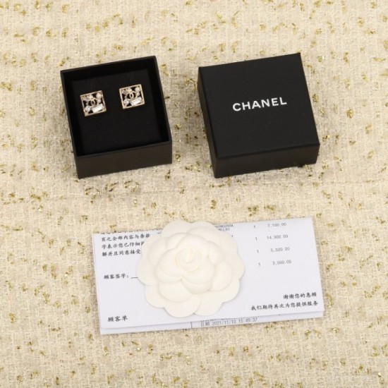 Keep an eye on the autumn new work CHANEL Chanel 2022AW Earrings Keep an eye on the autumn new work CHANEL Chanel 2022AW Earrings