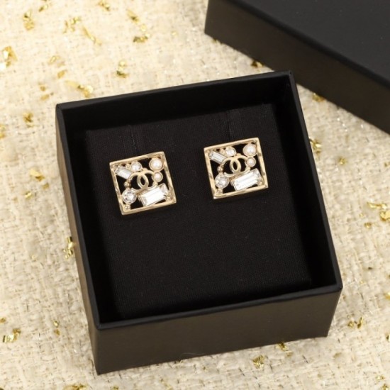 Keep an eye on the autumn new work CHANEL Chanel 2022AW Earrings Keep an eye on the autumn new work CHANEL Chanel 2022AW Earrings
