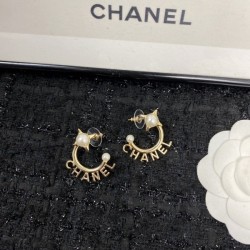 CHANEL Chanel 2022AW earrings that you can fully enjoy this fall