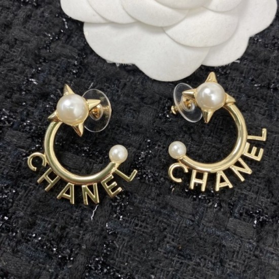 CHANEL Chanel 2022AW earrings that you can fully enjoy this fall CHANEL Chanel 2022AW earrings that you can fully enjoy this fall