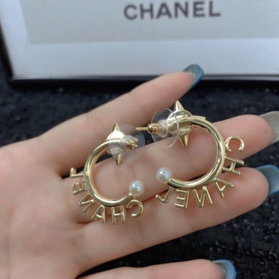 CHANEL Chanel 2022AW earrings that you can fully enjoy this fall CHANEL Chanel 2022AW earrings that you can fully enjoy this fall