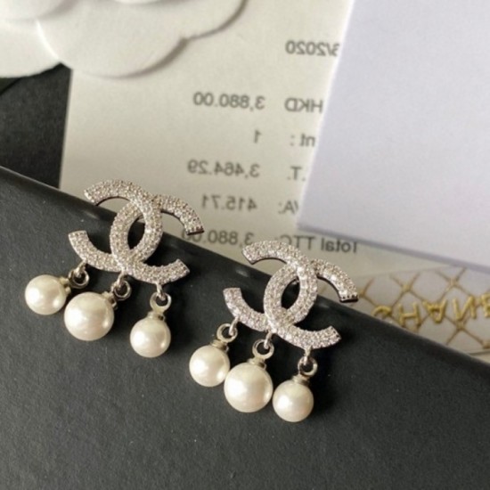 A must-see for fans in the fall and winter new CHANEL Chanel 2022AW earrings A must-see for fans in the fall and winter new CHANEL Chanel 2022AW earrings