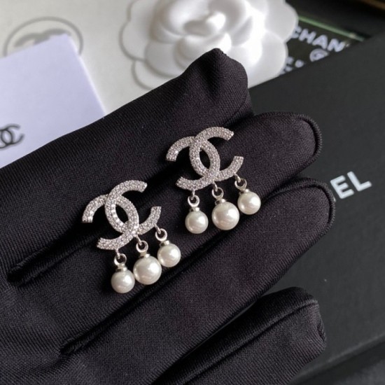A must-see for fans in the fall and winter new CHANEL Chanel 2022AW earrings A must-see for fans in the fall and winter new CHANEL Chanel 2022AW earrings