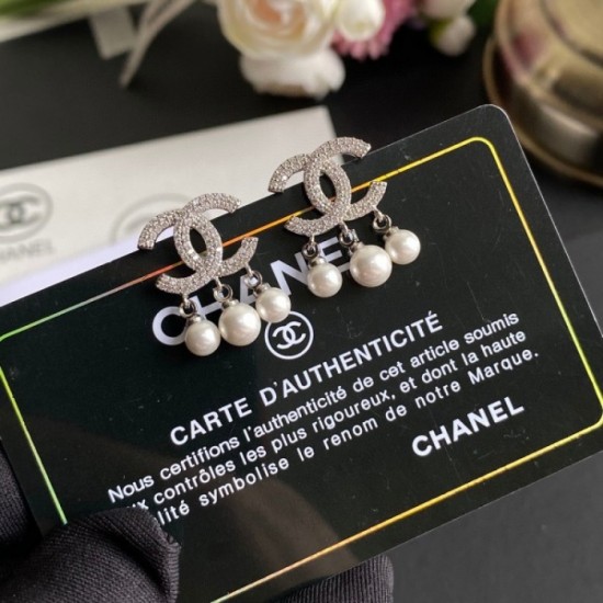 A must-see for fans in the fall and winter new CHANEL Chanel 2022AW earrings A must-see for fans in the fall and winter new CHANEL Chanel 2022AW earrings
