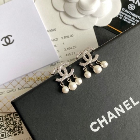 A must-see for fans in the fall and winter new CHANEL Chanel 2022AW earrings A must-see for fans in the fall and winter new CHANEL Chanel 2022AW earrings