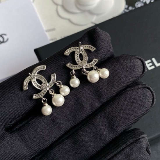 A must-see for fans in the fall and winter new CHANEL Chanel 2022AW earrings A must-see for fans in the fall and winter new CHANEL Chanel 2022AW earrings