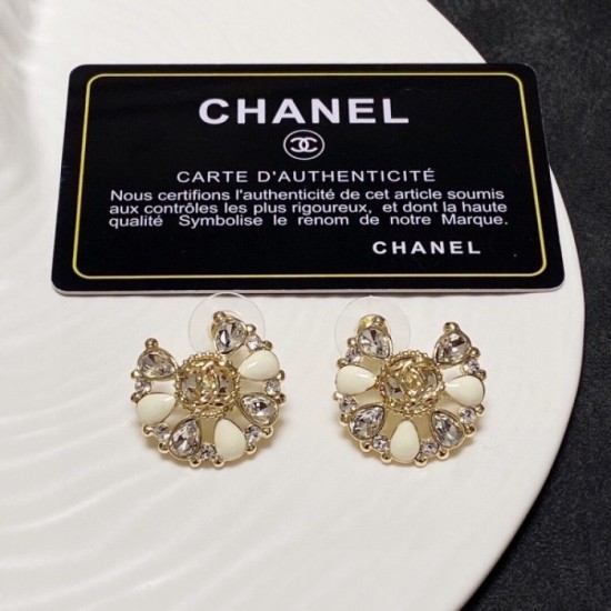 A must-see for fans in the fall and winter new CHANEL Chanel 2022AW earrings A must-see for fans in the fall and winter new CHANEL Chanel 2022AW earrings