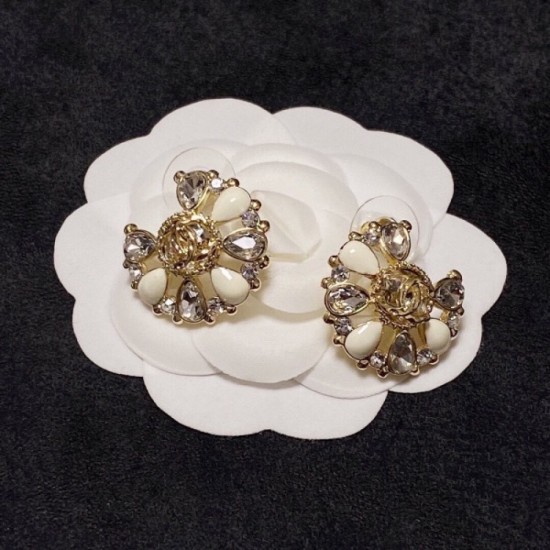 A must-see for fans in the fall and winter new CHANEL Chanel 2022AW earrings A must-see for fans in the fall and winter new CHANEL Chanel 2022AW earrings