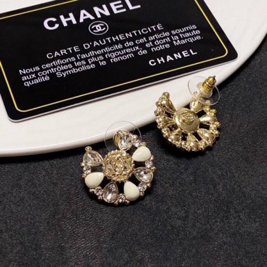 A must-see for fans in the fall and winter new CHANEL Chanel 2022AW earrings A must-see for fans in the fall and winter new CHANEL Chanel 2022AW earrings