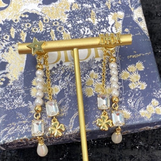 Popular Spring / Summer Collection 2022 DIOR Dior Earrings Popular Spring / Summer Collection 2022 DIOR Dior Earrings